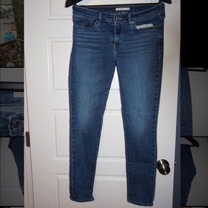 Levi’s 711 Skinny Jean